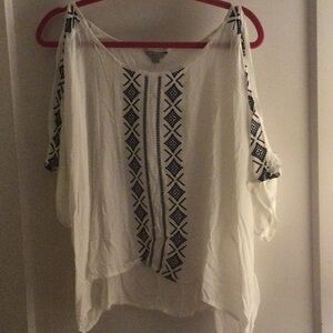 Chic Black and White Blouse with Elegant Design